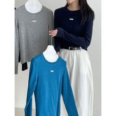 批发2026春装软糯修身纯色圆领打底衫女刺绣韩标设计感<b class='q'>长袖</b><b class='q'>T</b><b class='q'>恤</b>上衣