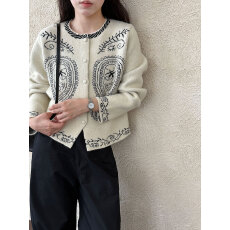 批发简约复古刺绣单排扣针织毛衣女冬季新款圆领休闲短上衣