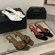 批发2026夏季法式<b class='q'>简约</b>气质细跟凉鞋时尚方头水钻扣装饰绸缎面露趾女鞋