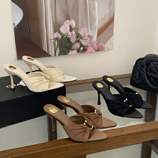 批发2026夏季时尚露趾女鞋御姐范尖头绸缎凉鞋欧美气质金属扣高跟鞋