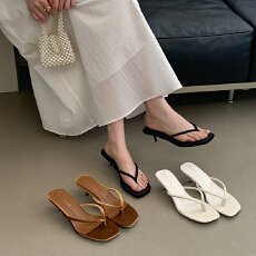 批发松弛感时尚人字拖鞋舒适百搭猫跟露趾凉鞋法式<b class='q'>简约</b>气质夹趾凉拖女