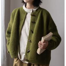 批发韩系复古文艺外搭<b class='q'>针织衫</b>上衣女秋季新款牛角扣圆领慵懒风软糯毛衣