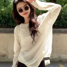 批发灰色冰丝长袖防晒T恤女<b class='q'>夏</b>季韩系慵懒松弛感巨好看的罩衫薄纱上衣