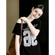 批发美式复古刺绣数字蕾丝露肩短袖T恤女2026夏宽松洋气休闲斜肩上衣