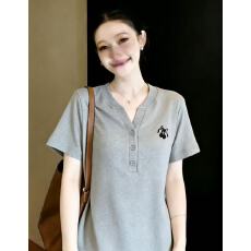 批发大码<b class='q'>女装</b>超好看设计感V领纽扣短袖T恤衫夏季显瘦正肩刺绣纯棉上衣