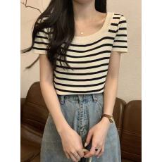批发撞色条纹冰丝针织<b class='q'>t</b><b class='q'>恤</b>女上衣夏季新款u领正肩纯欲韩版内搭打底短袖
