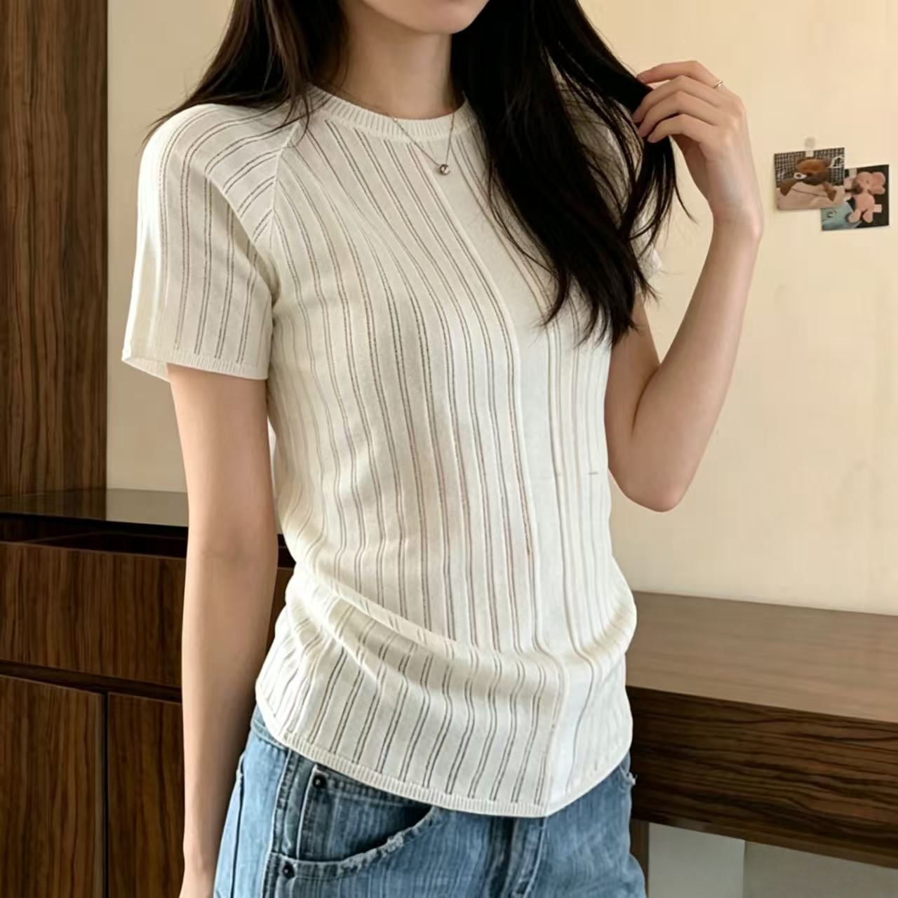수직 구덩이 기사 질감 센스 반팔 라운드 넥 니트 스웨터 여성 여름 홀로우 아웃 몸매 가꾸기 미니멀리즘 다용도 통기성 맨위