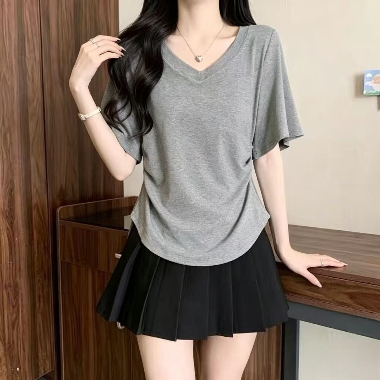 빅 사이즈 느긋한 바람 5 점 소매 V넥 반팔 티셔츠 여성 여름 지방 mm 표지 고기 슬림해 보이는 미니멀리즘 단색 작은 대중 맨위