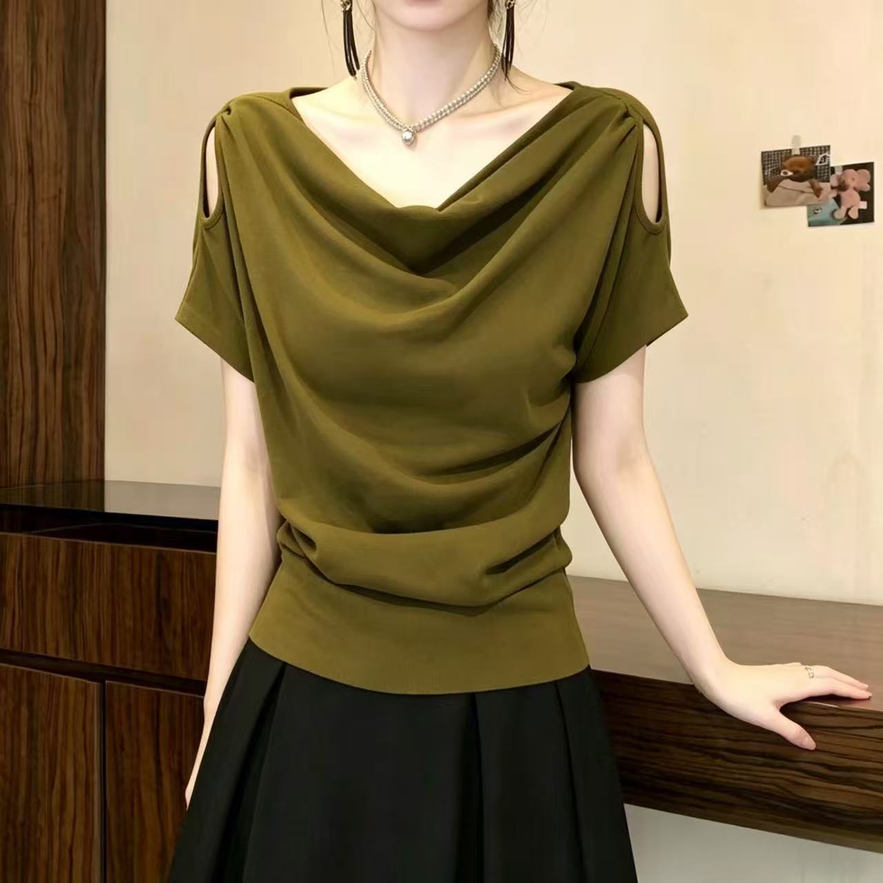 디자인 센스 흔들다 칼라 반팔 티셔츠 여성 여름 2026 새로운 빅 사이즈 지방 mm 고유 한 아름다운 자이언트 잘 생긴 오프숄더 맨위