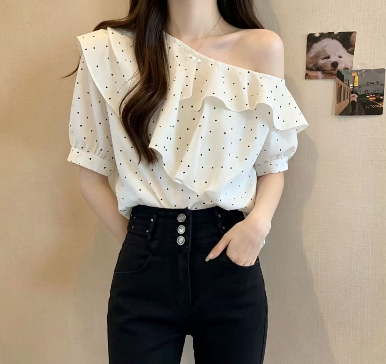 프랑스식 부드러운 프릴 도트 무늬 셔츠 여성용 짧은 소매 봄 가을 새로운 불규칙 디자인 센스 비스듬한 어깨 행침 목 맨위