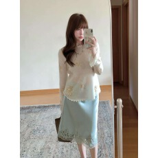 批发米白色刺绣针织衫女秋季新款温柔风长袖宽松设计感宽松显气质上衣