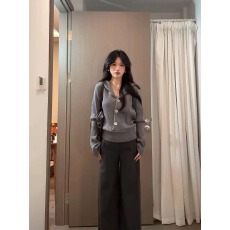 批发松弛温柔风翻领针织衫女2026秋冬新款韩系设计感慵懒显瘦纽扣毛衣