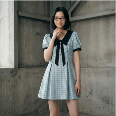 批发蓝色学院风娃娃领短袖格子<b class='q'>连衣裙</b>女夏季甜美设计感气质收腰a字裙