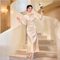 批发法式高端轻奢小众轻礼服年会生日订婚<b class='q'>连衣裙</b>浅金色新娘服晨袍