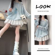 批发春季一整套女装2026新款<b class='q'>韩版</b>蓝色宽松镂空针织<b class='q'>毛衣</b>百搭短裙两件套