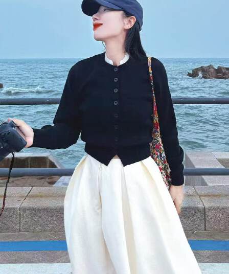 2026 가을 겨울 새로운 고유 한 슈퍼 잘 생긴 한 부서 연령 감소 배색 페이크 레이어드 니트 스웨터 반신 스커트 투피스 슈트