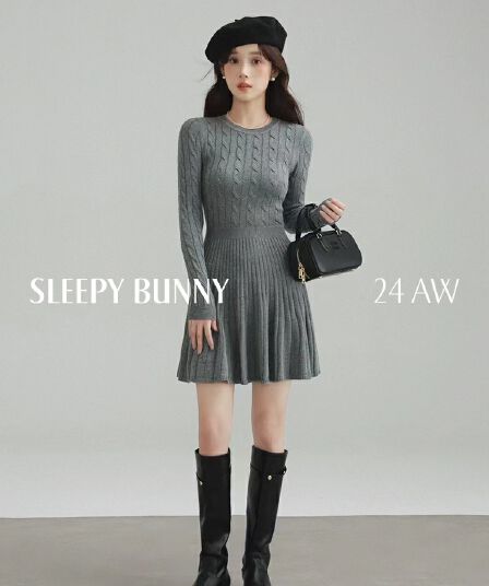 레트로 꽈배기 라운드 넥 긴팔 니트 여성 드레스 2026 봄 가을 허리 수축 슬림해 보이는 만나는 한 마디 플리츠 치마