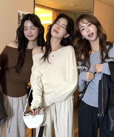 레몬 녹차 느긋한 비스듬한 어깨 니트 스웨터 여성 2026 이른 가을 새로운 디자인 센스 슬림해 보이는 맨위