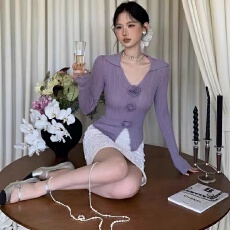 批发早秋新款法式气质优雅纯欲花朵针织衫小众修身显瘦翻领上衣