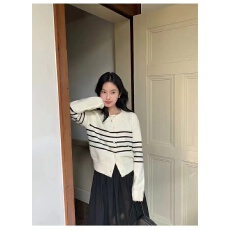 批发韩国秋冬新款黑白条纹长袖针织衫<b class='q'>女</b>宽松显瘦百搭毛衣<b class='q'>开衫</b>外套上衣