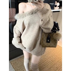 批发新款温柔系穿搭秋斜肩毛毛领软糯长袖针织毛衣+短裤两件套