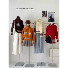 批发圣诞新年氛围感红色围巾毛衣女<b class='q'>秋</b>冬慵懒风复古提花圆领针织衫上衣