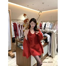 批发2026女立体花朵挂脖<b class='q'>连衣裙</b>穿搭一整套时尚百搭针织开衫潮三件套