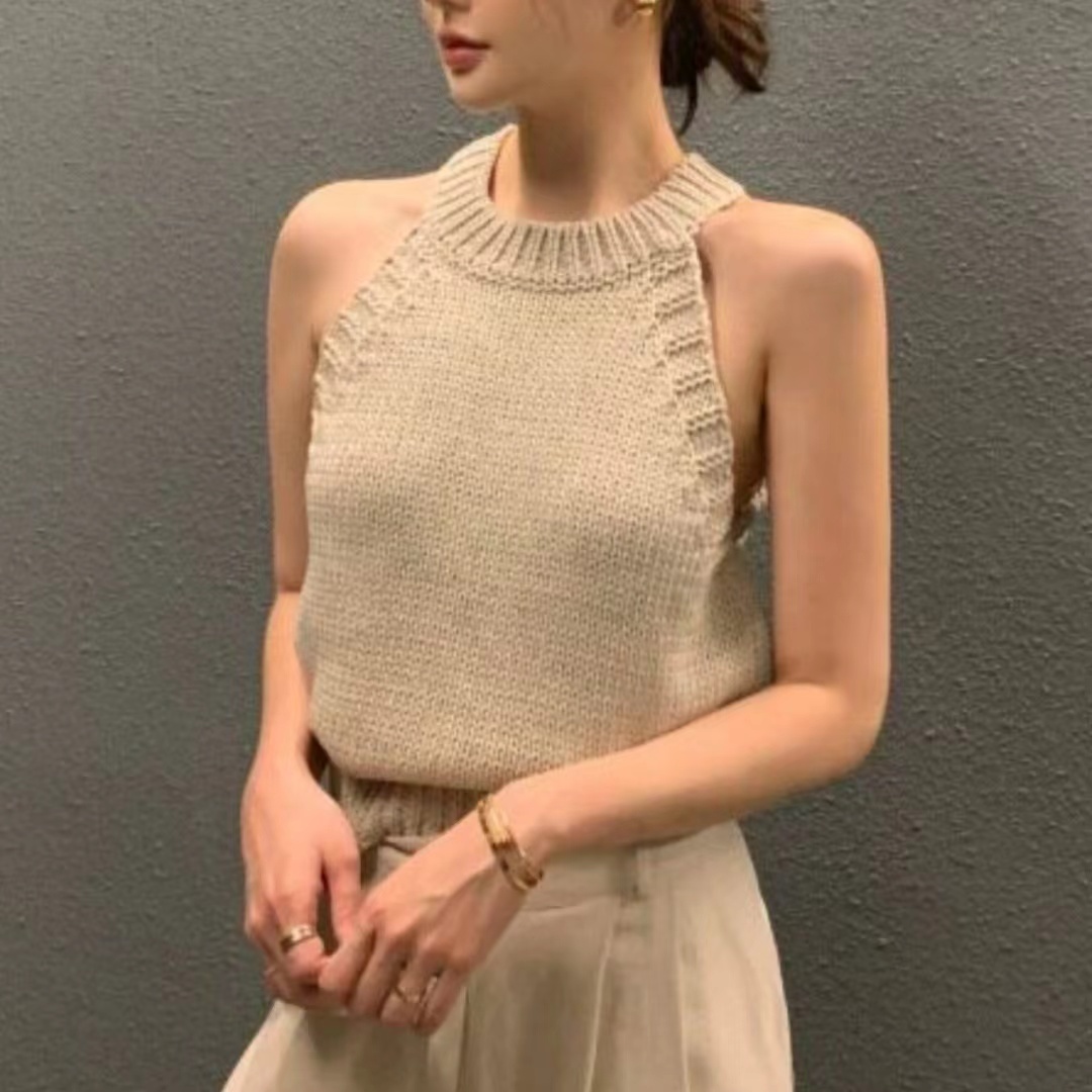 프랑스식 섹시함 행침 목 오프숄더 니트 조끼 여성 2026 여름 화이트 몸매 가꾸기 슬림해 보이는 인사이드 가져 가라. 민소매 맨위