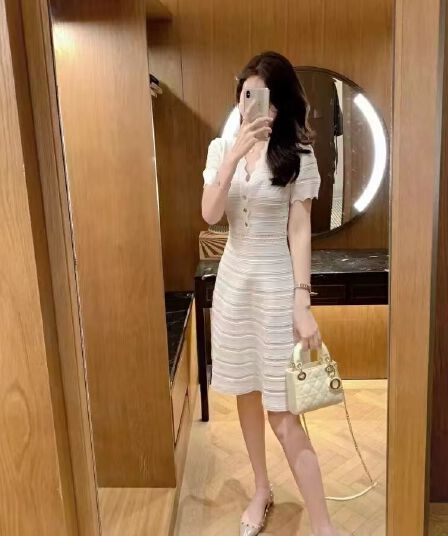 작은 샤넬 스타일 명문 여성 품격 고급 여신 팬 높은 사회 화이트 스트라이프 V넥 허리 수축 점프 슈트 치마 여름