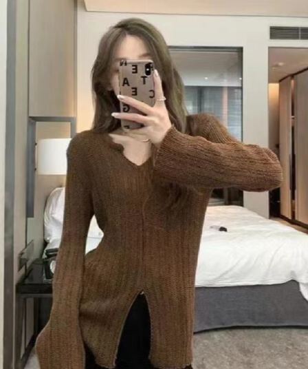 가을 겨울 의류 새로운 디자인 센스 V넥 긴팔 여성 슬림해 보이는 품격 밑단 트임 바이 가져 가라. 캐주얼 니트 맨위
