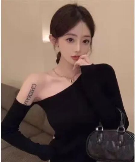 섹시함 쇼트 스타일 오프숄더 긴팔 여성 가을 디자인 센스 불규칙 오프숄더 순수한 욕망 핫걸 니트 다용도 맨위