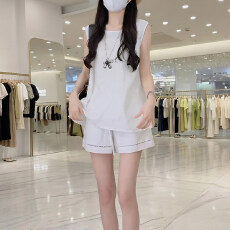 批发官图  2026夏季新款<b class='q'>女士</b>设计感无袖衬衫宽松休闲洋气短裤两件套