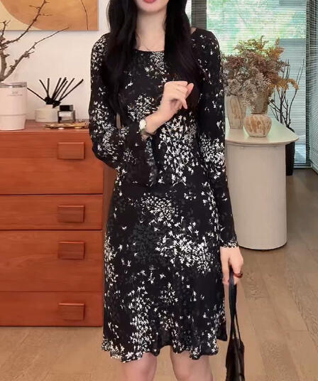 경관 그림 드레스 2026 여름 새로운 여성 꽃무늬 긴팔 치마 라운드 넥 나팔 소매 품격 인어 꼬리 스커트