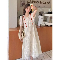 批发哺乳装新款2026法式设计感泡泡袖蕾丝<b class='q'>夏</b>季慵懒温柔仙女哺乳连衣裙