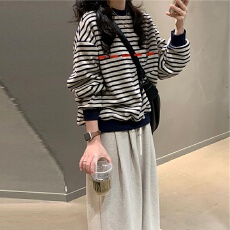 批发哺乳装秋冬圆领复古卫衣宽松独特超好看哺乳条纹上衣+燕麦色裤子
