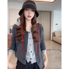 批发<b class='q'>哺乳装</b>新款秋冬韩系洋气宽松慵懒风针织单排扣假两件连帽<b class='q'>哺乳</b><b class='q'>上衣</b>