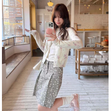 批发2026新款早春季韩系温柔碎花白色开衫毛衣<b class='q'>女休闲</b>短款针织上衣<b class='q'>外套</b>