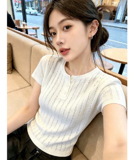 올해 인기 폭발 라운드 넥 반 개방 버클 홀로우 아웃 반팔 니트 스웨터 여성 여름 새로운 몸매 가꾸기 슬림해 보이는 맨위 트렌디