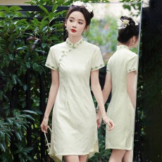 批发绿色旗袍新款2026<b class='q'>夏</b>季年轻款少女改良新中式小个子连衣裙蕾丝短款