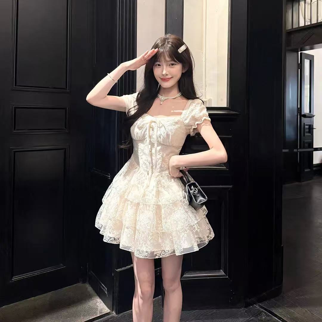 달빛 아래서 꽃 수면 달콤함 부드러운 바람 자수 꽃무늬 작은 날다 소매 쇼트 스타일 드레스 공주 드레스