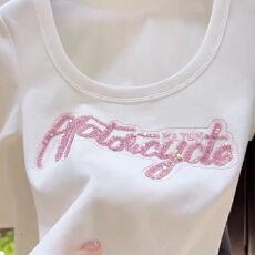 批发夏季重工白色字母刺绣短袖t恤女<b class='q'>装</b>时尚洋气纯欲U领小个子短款上衣