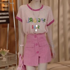 批发夏日绝美俏皮小套<b class='q'>装</b>女2026彩色字母刺绣撞色上衣百搭粉色短裤套<b class='q'>装</b>