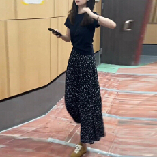 批发港风复古纯色短袖t恤气质碎花半身长裙子两件套装女2026夏季时尚