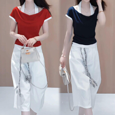 批发2026夏季新款设计感露肩挂脖短<b class='q'>袖</b>T恤<b class='q'>上衣</b>宽松显瘦五分短裤两件套