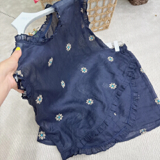 批发巨好看的两件套夏装2026新款木耳边拼接<b class='q'>印花</b>无袖衬衫直筒短裤<b class='q'>套装</b>