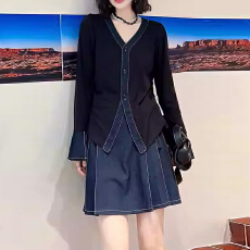 批发春季牛仔布拼接深色系针织坑条纽扣开衫A字<b class='q'>半裙</b>套装女2026两件套