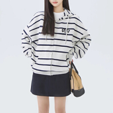 批发学院风通勤时尚套装女2026秋新款<b class='q'>宽松</b>长袖条纹连帽<b class='q'>卫衣</b>短裙两件套