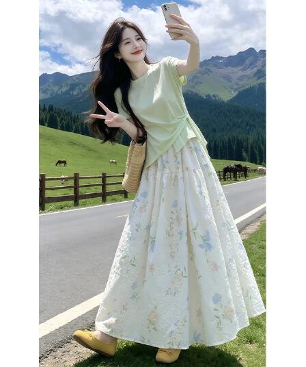 2026 새로운 프랑스식 부드러운 바람 세트 여성 여름 반팔 맨위 꽃무늬 반신 스커트 투피스 세트