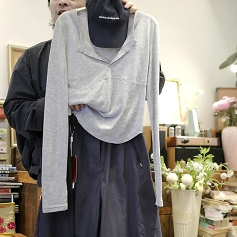 한 부서 미니멀리즘 바람 단색 긴팔 V넥 티셔츠 여성 2026 봄 가을 새로운 작은 대중 외국 가스 출퇴근 맨위