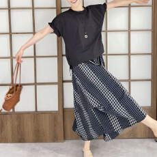 批发宽松纯色圆领泡泡袖小衫蓝色格纹拼接2026夏季新款<b class='q'>不规则</b><b class='q'>半身裙</b>